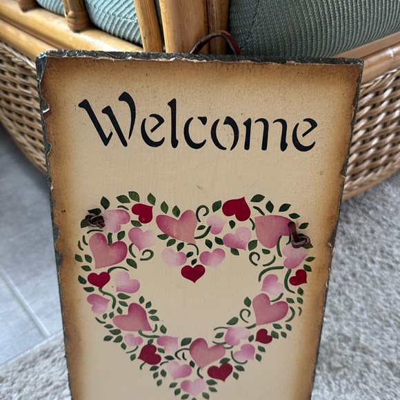 Vintage Hand-Painted Heart Wreath Slate with Leather Hanger-Excellent Condition - Picture 4 of 6